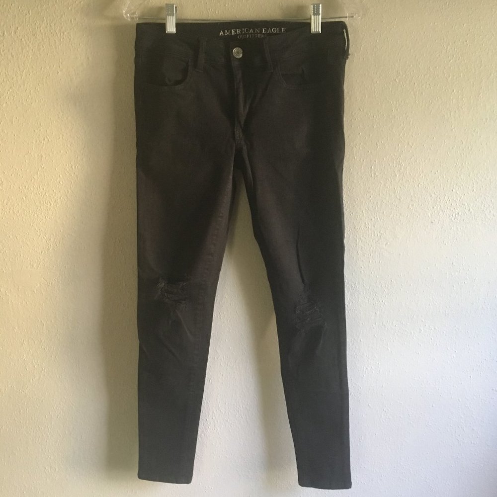 American Eagle 🦅 Low Rise Distressed Jeggings